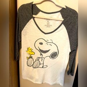 Snoopy Raglan Women’s V-neck Shirt Size XL New